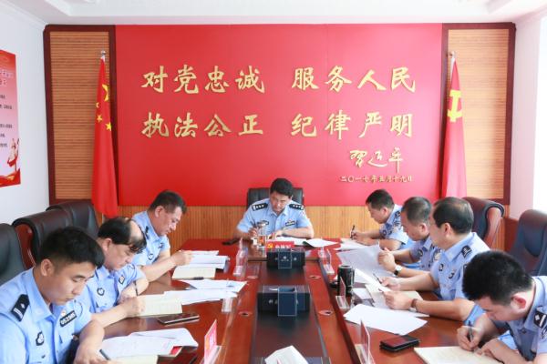现金堆成小山！洗钱120亿，63人被抓捕！