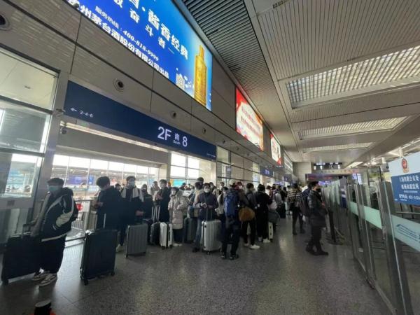 机场火车站出行人数明显增多,上海专家最新提示! 机场火车站出行人数明显增多,上海专家最新提示!
