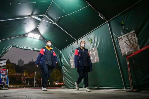 重庆中心城区初三高三恢复线下教学，中学校园重闻琅琅读书声