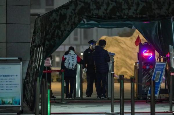 重庆中心城区初三高三恢复线下教学，中学校园重闻琅琅读书声