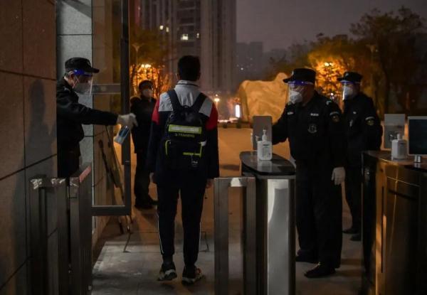 重庆中心城区初三高三恢复线下教学，中学校园重闻琅琅读书声