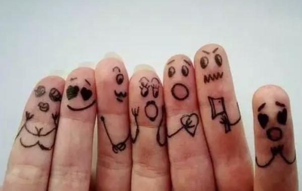 气血不足人易老！一个简单小动作，就能补气又养血！