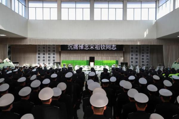 泪别战友！淮安交警宋祖钦为保护同事遭逆行轿车撞击因公殉职