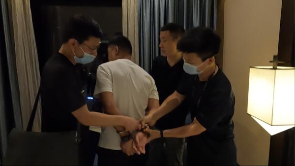 一张招嫖卡牵出涉黄大案 一张招嫖卡牵出涉黄大案