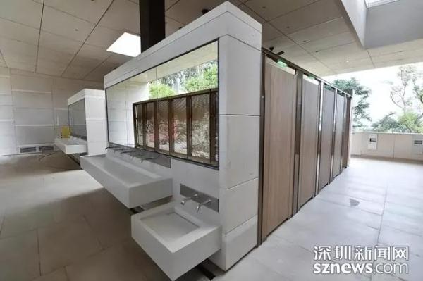 公园设露天厕所引热议，工作人员硬气回应