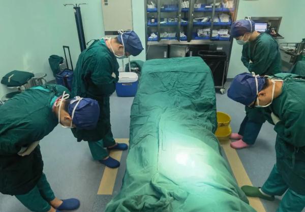 流泪致敬！25岁孝感小伙这样救了8个人……