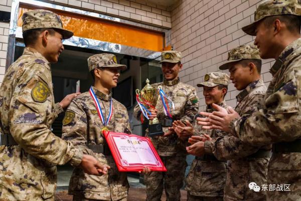 太牛了！单杠卷身上，他一口气做了649个！