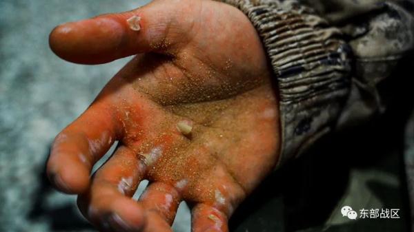 太牛了！单杠卷身上，他一口气做了649个！