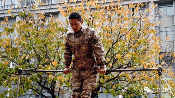 太牛了！单杠卷身上，他一口气做了649个！