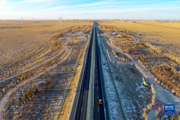 二广高速二连浩特至赛汉塔拉段改扩建公路正式通车 二广高速二连浩特至赛汉塔拉段改扩建公路正式通车