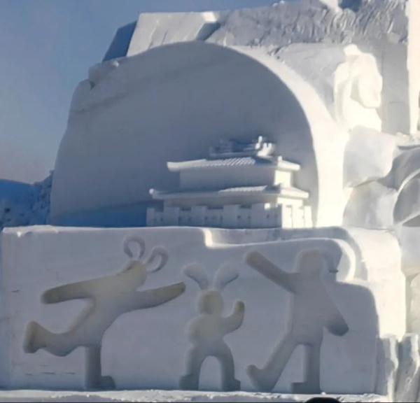 又增一景！哈尔滨群力江畔大白兔雪雕等你来打卡
