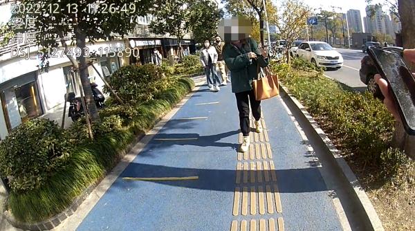 杭州女子突然接到老家打来的电话,还让她千万保密! 杭州女子突然接到老家打来的电话,还让她千万保密!