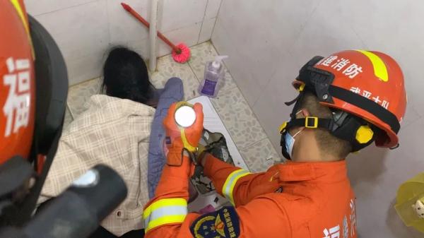 厕所里，频频有人被“咬”！