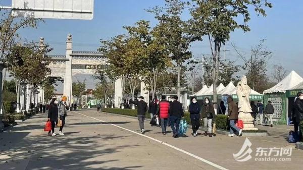 冬至祭扫市民提前“错峰”！他们以特殊方式送别至亲