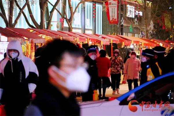 兰州夜市重启 “烟火气”逐渐回归
