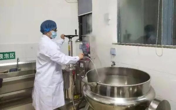 连夜生产!中药汤剂已就位 连夜生产!中药汤剂已就位