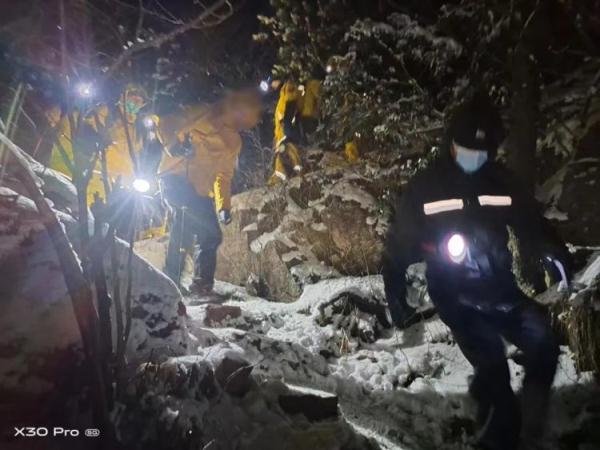 零下15℃，8级狂风，一场生死救援展开……