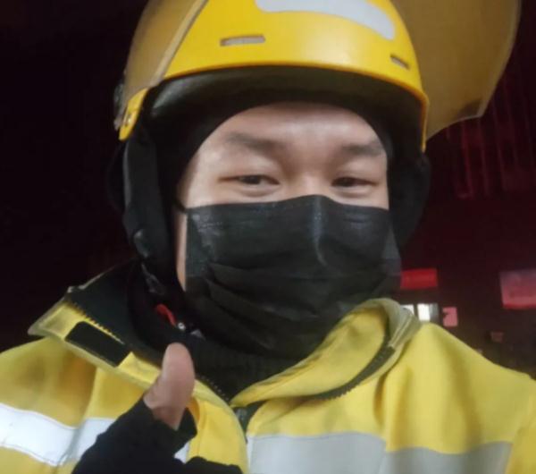 小伙"阳了"，主动告诉外卖小哥还发了个表情包，没想到…