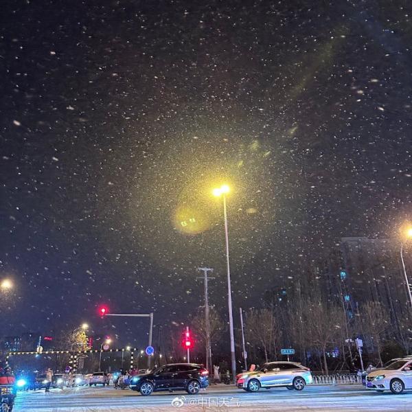 下雪啦!北京多区飘雪 雪景图新鲜出炉