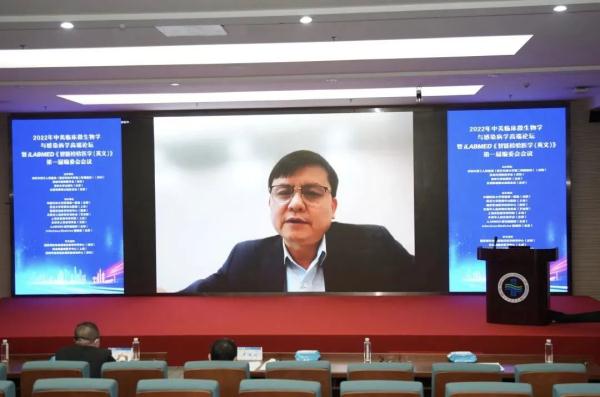 阳了能洗澡吗？熏艾条煮白醋能消毒？张文宏独家回应→