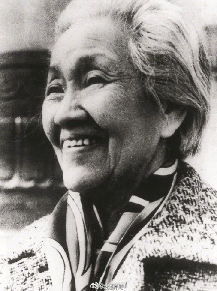 她一生亲手接生数万名婴儿 她一生亲手接生数万名婴儿