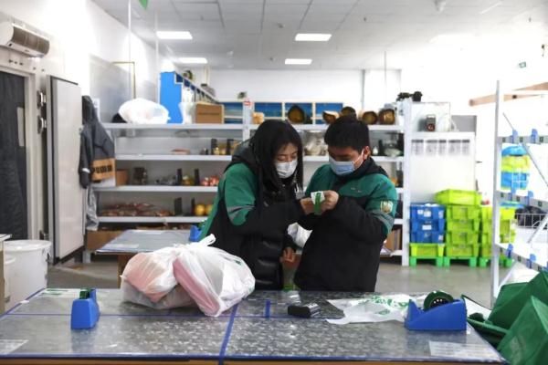 上海各线上平台订单激增，骑手们正在奔跑！呼吁身体允许的市民尽量直接线下购物...
