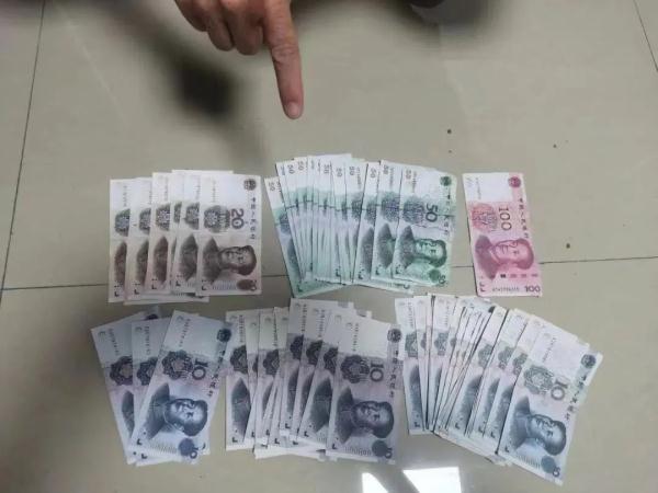 胆大包天!柳州一居民楼内,这家人竟用打印机“造”人民币!内幕曝光 胆大包天!柳州一居民楼内,这家人竟用打印机“造”人民币!内幕曝光