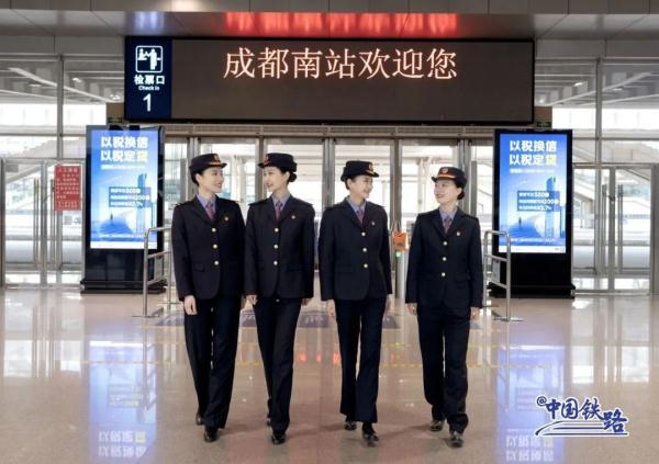 开通倒计时!新型复兴号整装待发 开通倒计时!新型复兴号整装待发