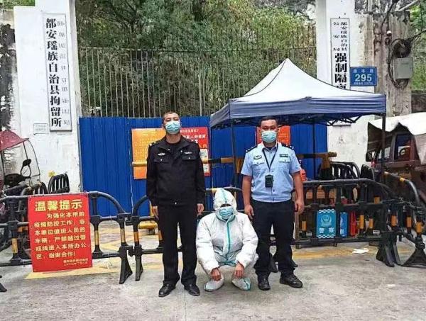 胆大包天!柳州一居民楼内,这家人竟用打印机“造”人民币!内幕曝光 胆大包天!柳州一居民楼内,这家人竟用打印机“造”人民币!内幕曝光