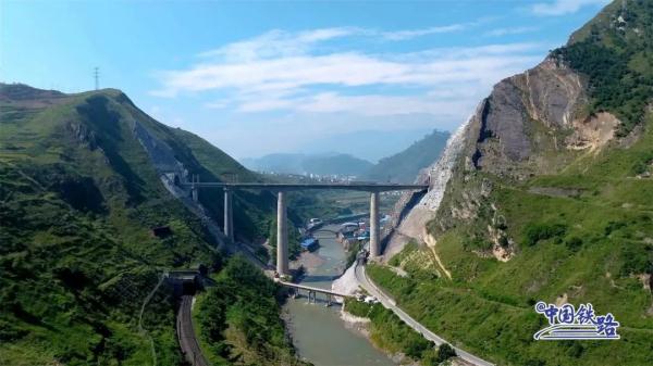 开通倒计时!新型复兴号整装待发 开通倒计时!新型复兴号整装待发