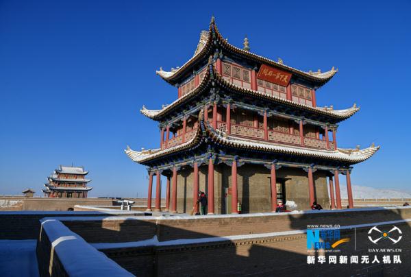 雪映雄关