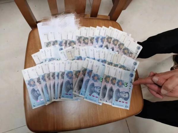 胆大包天!柳州一居民楼内,这家人竟用打印机“造”人民币!内幕曝光 胆大包天!柳州一居民楼内,这家人竟用打印机“造”人民币!内幕曝光