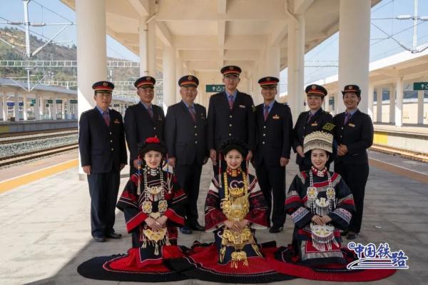 开通倒计时!新型复兴号整装待发 开通倒计时!新型复兴号整装待发