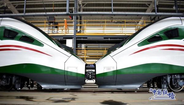 开通倒计时!新型复兴号整装待发 开通倒计时!新型复兴号整装待发