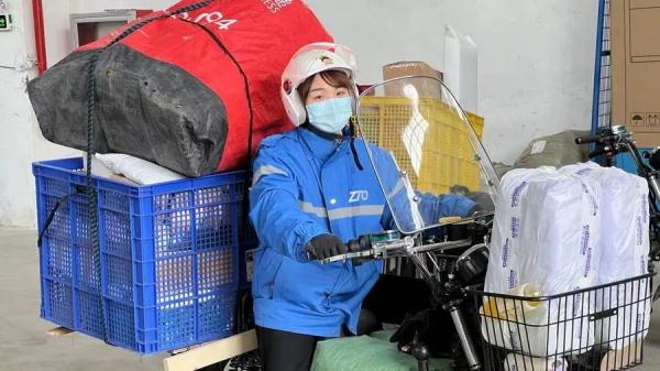 每天有人“倒下”，也有人回来…上海快递外卖员：今年春节还是不回家，再顶一顶