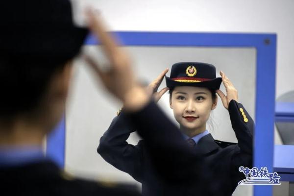 开通倒计时!新型复兴号整装待发 开通倒计时!新型复兴号整装待发