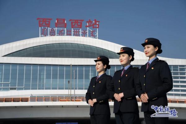 开通倒计时!新型复兴号整装待发 开通倒计时!新型复兴号整装待发