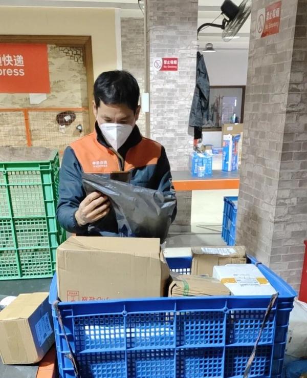 每天有人“倒下”，也有人回来…上海快递外卖员：今年春节还是不回家，再顶一顶