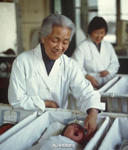 她一生亲手接生数万名婴儿 她一生亲手接生数万名婴儿