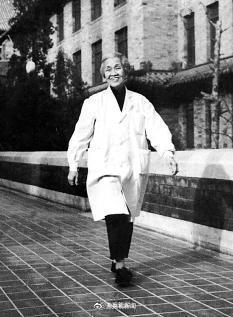 她一生亲手接生数万名婴儿 她一生亲手接生数万名婴儿