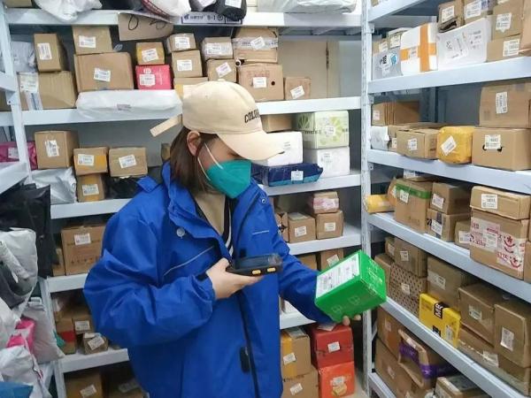 每天有人“倒下”，也有人回来…上海快递外卖员：今年春节还是不回家，再顶一顶