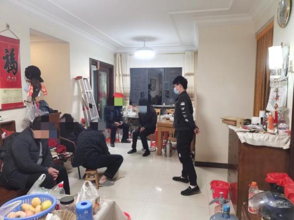 胆大包天!柳州一居民楼内,这家人竟用打印机“造”人民币!内幕曝光 胆大包天!柳州一居民楼内,这家人竟用打印机“造”人民币!内幕曝光