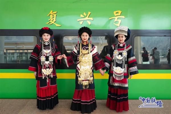 开通倒计时!新型复兴号整装待发 开通倒计时!新型复兴号整装待发