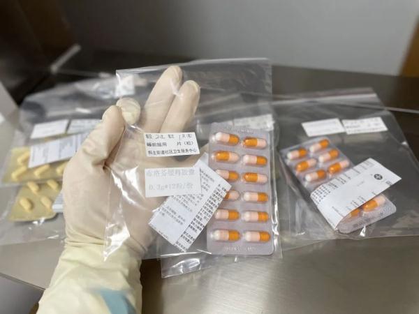 沪一药店2000粒布洛芬免费发放！有人带了一堆药来发热门诊，医生教你如何选用→