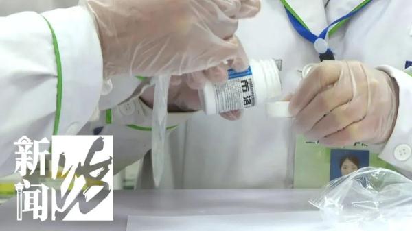 沪一药店2000粒布洛芬免费发放！有人带了一堆药来发热门诊，医生教你如何选用→