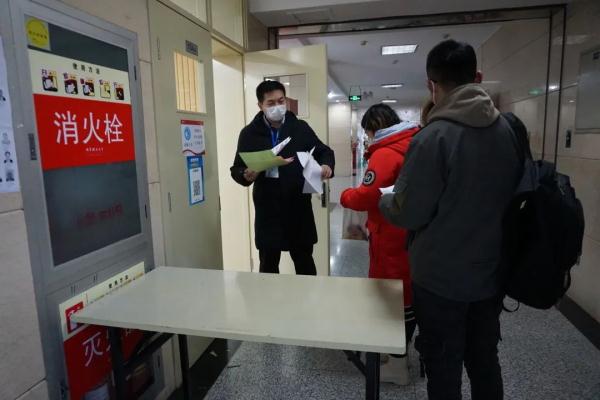 北京研考首日:15.2万考生的梦想,数万人的守护 北京研考首日:15.2万考生的梦想,数万人的守护