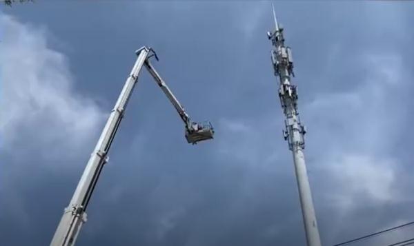 惊险!工人高烧昏厥被困42米塔吊 惊险!工人高烧昏厥被困42米塔吊