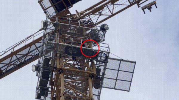 惊险!工人高烧昏厥被困42米塔吊 惊险!工人高烧昏厥被困42米塔吊