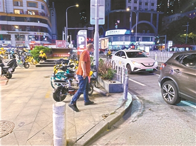 随地吐痰危害公共卫生安全