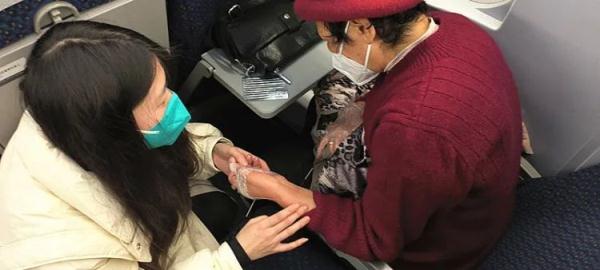 八旬老人火车上突发疾病,万幸的是…… 八旬老人火车上突发疾病,万幸的是……